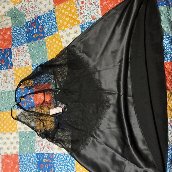 NWT VS lingerie - Picture 2 of 5